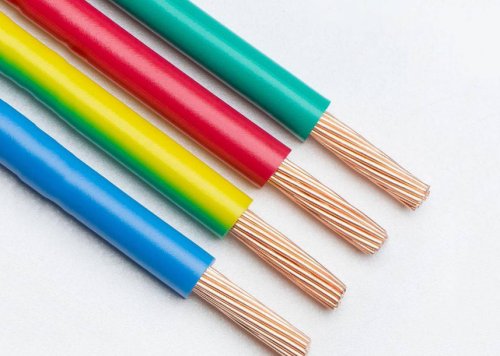 验收电缆线路需要进行哪些标准检查？